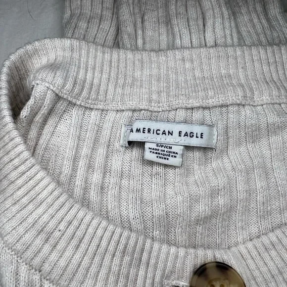 American Eagle Creme sweater - Picture 9 of 10